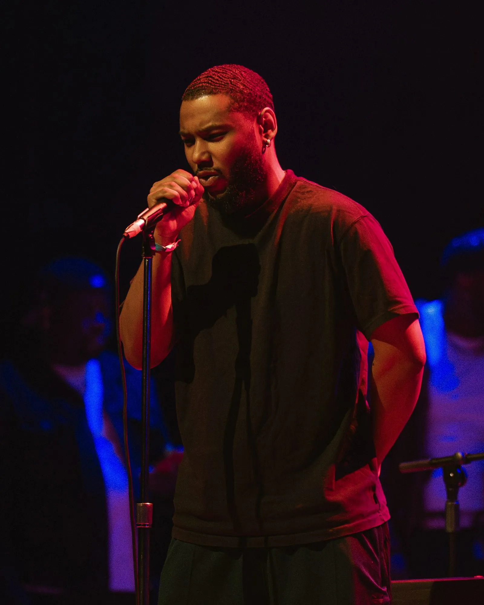 A guest sings into the mic stand